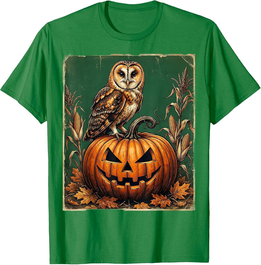 Men's Owl on Glowing Pumpkin Halloween Illustration T-Shirt - Kelly Green